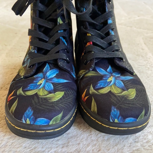 Dr. Martens Hawaiian Hackney - Picture 6 of 16